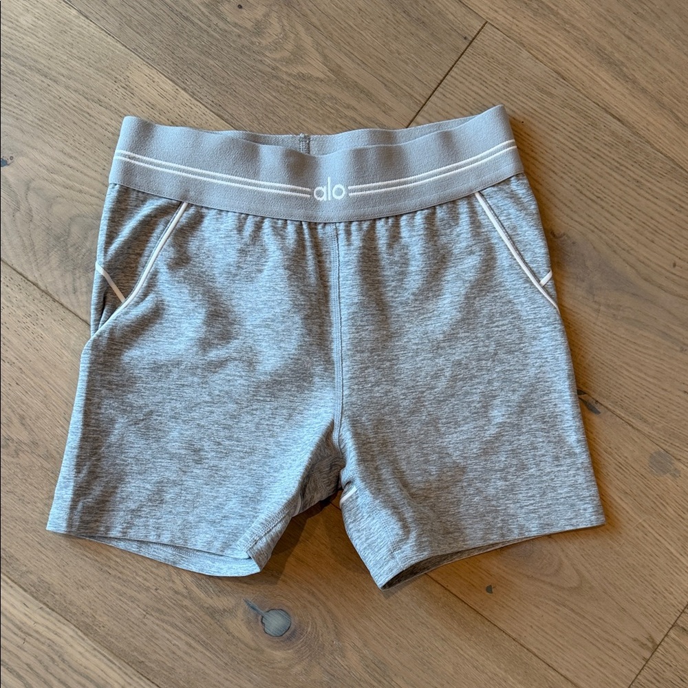 Alo Yoga Heartthrob Shorts